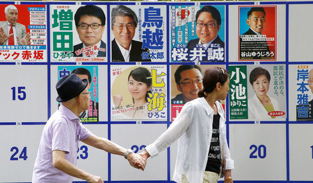 Kandidatenplakate in Tokio am 31. Juli: An jenem Tag hatte die L...