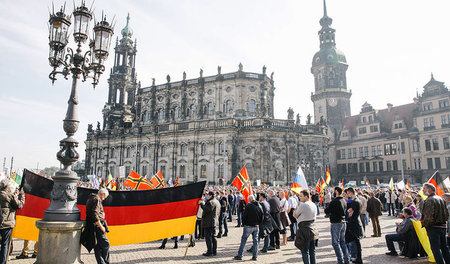 Laut der Forschungsgruppe »Durchgezählt« hatten sich bei Pegida ...