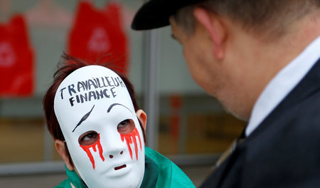 Protest: Inszenierung eines Lehrstückes »Banker und Beschäftigte...