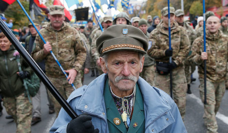 Unheimlicher Aufmarsch: Teilnehmer einer faschistische Demonstra...