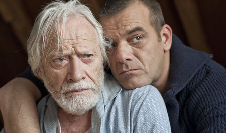 Das Verhältnis zwischen Vater und Sohn ist angespannt, nur langs...