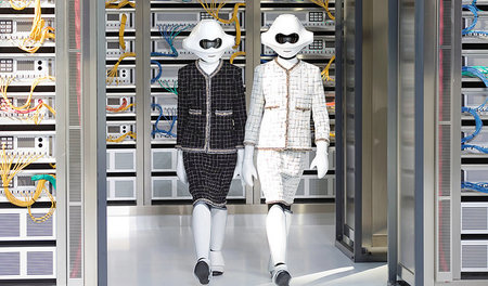 Alles vier Punkt null? Cyberspace-Aliens auf Pariser Modewoche u...