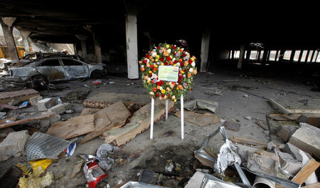 Spur der Verwüstung: Trauerflor am Ort eines saudischen Luftangr...