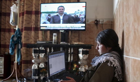 Kurdisches TV-Programm als Informationsquelle: PKK-Kämpferin bei...