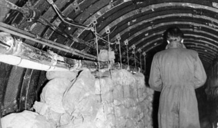 US-Spionagetunnel, 1956 in Ostberlin ausgehoben. Warum wechselte...