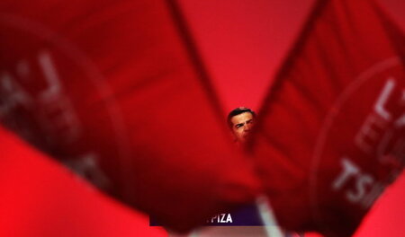 Sparpolitik unter roten Fahnen: Alexis Tsipras auf dem Syriza-Pa...