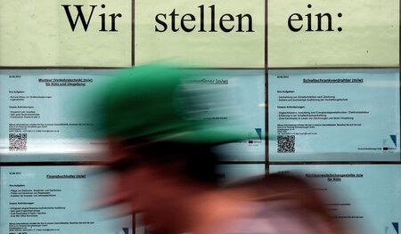 Stellenanzeigen einer Zeitarbeitsfirma: Beim »Equal pay« hört de...