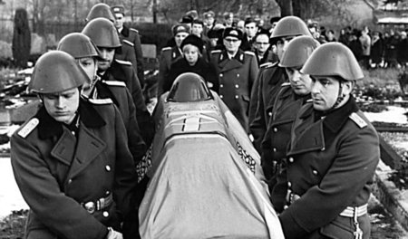 Ermordet an der Grenze: Im Januar 1972 wurde NVA-Leutnant Lutz M... Ermordet an der Grenze: Im Januar 1972 wurde NVA-Leutnant Lutz M...