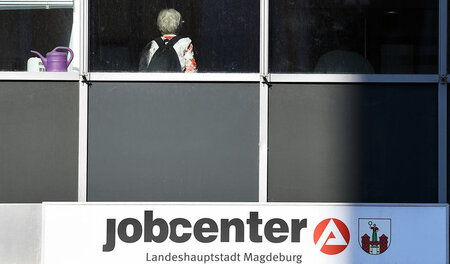 Hochsicherheitstrakt mit »Kundenverwaltung«: Jobcenter (hier in ... Hochsicherheitstrakt mit »Kundenverwaltung«: Jobcenter (hier in ...