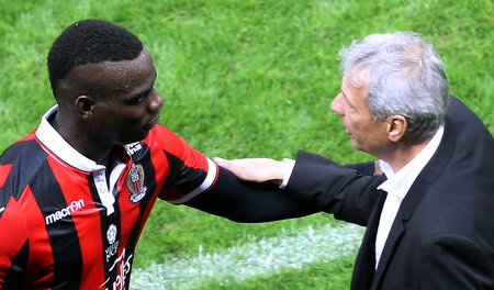 Funktionierendes Team: Nizzas Trainer Lucien Favre (r) mit Stürm... Funktionierendes Team: Nizzas Trainer Lucien Favre (r) mit Stürm...