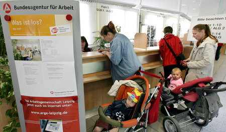 Und von wem kommen die Kinder? Manches Jobcenter scheut sich nic... Und von wem kommen die Kinder? Manches Jobcenter scheut sich nic...