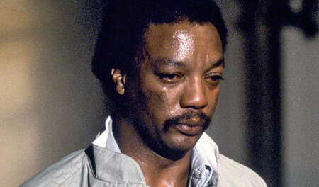 Tiertrainer Keys (Paul Winfield) kann sogar den Willen von Tiger... Tiertrainer Keys (Paul Winfield) kann sogar den Willen von Tiger...