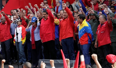 Kampfbereit: Venezuelas Präsident Nicolás Maduro und Mitstreiter... Kampfbereit: Venezuelas Präsident Nicolás Maduro und Mitstreiter...