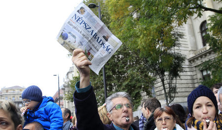 Die Leser empört: Demonstration gegen die Schließung der meistge... Die Leser empört: Demonstration gegen die Schließung der meistge...