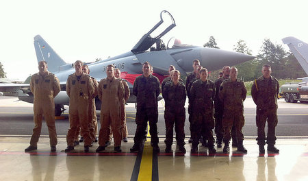 Deutsche Soldaten auf dem estnischen Luftwaffenstützpunkt Ämari ...