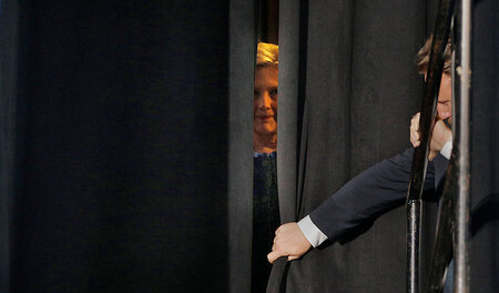 Um ein paar Ecken herum: Vorhang auf für Hillary Donald! Um ein paar Ecken herum: Vorhang auf für Hillary Donald!