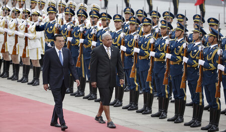 Staatsempfang in Peking für den Fidschi-Premier Josaia Voreqe Ba... Staatsempfang in Peking für den Fidschi-Premier Josaia Voreqe Ba...