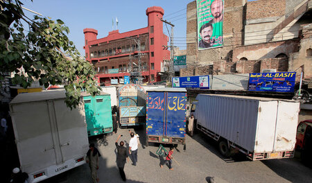 Kein Durchkommen: Pakistanische Behörden haben Wege zur Oppositi... Kein Durchkommen: Pakistanische Behörden haben Wege zur Oppositi...