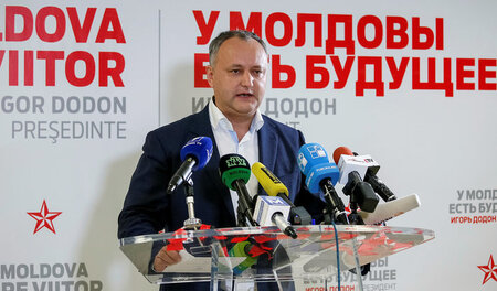 Wahlsieger Igor Dodon bei einer Pressekonferenz am Montag in Chi...