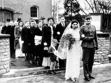 Nach Kriegsheirat viele Kinder allein mit Härte und Effizienz gr... Nach Kriegsheirat viele Kinder allein mit Härte und Effizienz gr...
