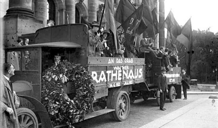 Trauerfahrt der Republikanischen Jugend nach dem Mord an Walther...