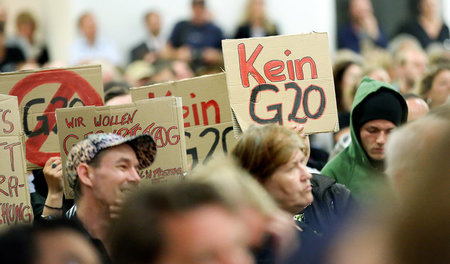 Gipfelgegner protestierten am 1. September vor den Hamburger Mes...