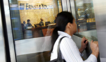 Die Berater von Ernst & Young wissen: »Die Konsumbereitschaft de...