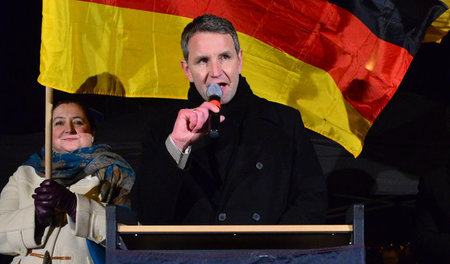 Thüringens AfD-Landeschef Björn Höcke spricht am 16. März 2016 i...