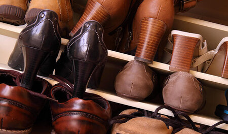 Schuhe als Beweis dafür, dass Alleinerziehende Geld von anderen ...