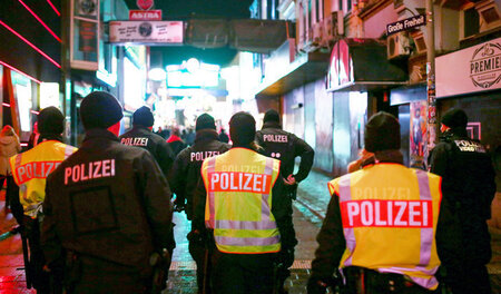 Unter Druck Ermittlungserfolge produzieren: Polizisten auf der »...