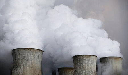 Klimaschutz: Die Zeit drängt (Kühltürme des RWE-Kohlekraftwerks ... Klimaschutz: Die Zeit drängt (Kühltürme des RWE-Kohlekraftwerks ...