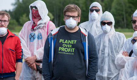 Aktivisten des Klimacamps »Ende Gelände« bei Proschim in der bra...