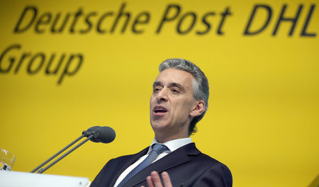 Gebühren erhöhen und Gehälter kürzen. Strategie der »gelben Emin... Gebühren erhöhen und Gehälter kürzen. Strategie der »gelben Emin...