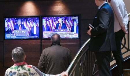 Trump auf allen Kanälen: Gäste eines Hotels in Leipzig verfolgen...