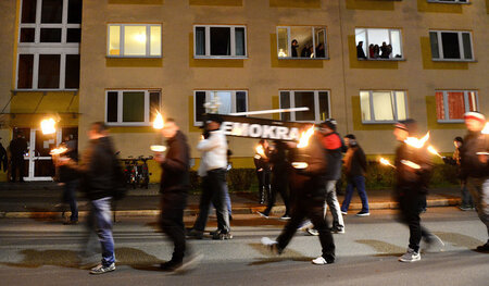 »Thügida«-Neonazis während ihres Aufmarsches in Jena am 9. Novem...