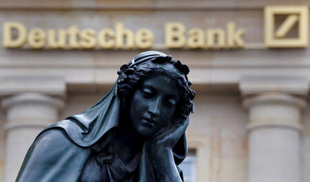 Die krisengebeutelte Deutsche Bank wollte sich nur eine kleine A... Die krisengebeutelte Deutsche Bank wollte sich nur eine kleine A...