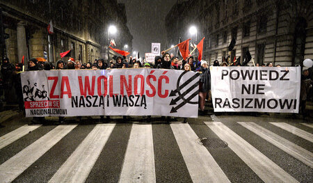»Für unsere und für eure Freiheit«: Linke Demonstration am Natio... »Für unsere und für eure Freiheit«: Linke Demonstration am Natio...