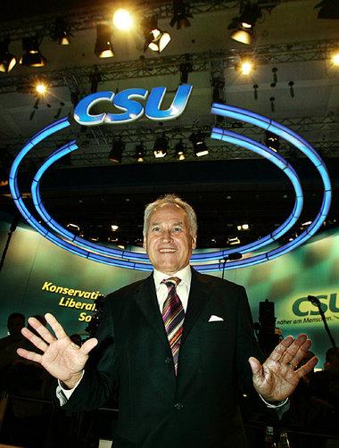 Alles wieder im Griff: Erwin Huber zum CSU-Parteichef gewählt