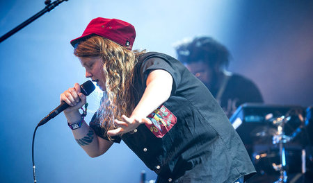 Kate Tempest lebt nicht nur für, sondern auch in der Performance