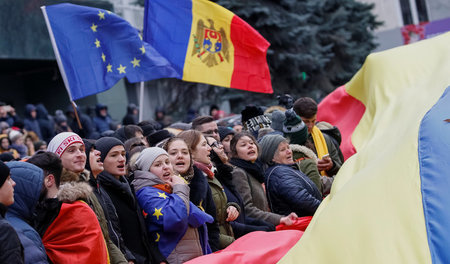 Anhänger von Maia Sandu demonstrieren am Montag in Chisinau gege...