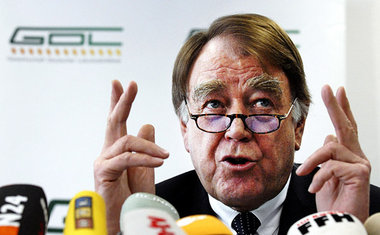 Manfred Schell, GDL-Vorsitzender, am Montag in Frankfurt vor der...