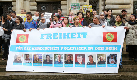 »Freiheit für die kurdischen Politiker in der BRD« forderten Akt... »Freiheit für die kurdischen Politiker in der BRD« forderten Akt...