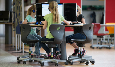 Computer, Tablet, Smartphone – sie können digitale Bildungshelfe... Computer, Tablet, Smartphone – sie können digitale Bildungshelfe...