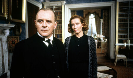 Butler Stevens (Anthony Hopkins) und die Haushälterin Miss Kento...