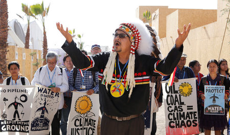 Protest indigener Gruppen aus verschiedenen Ländern gegen die Po...