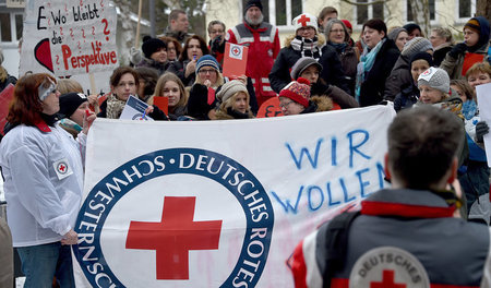 Hier protestieren DRK-Schwestern gegen Kündigungen (Kiel, 5. Feb... Hier protestieren DRK-Schwestern gegen Kündigungen (Kiel, 5. Feb...