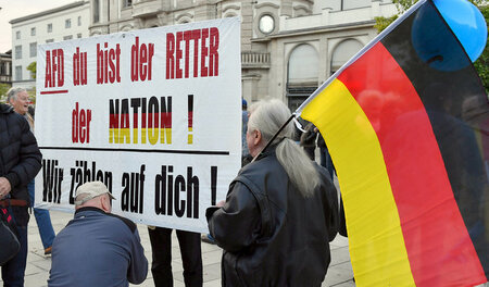 AfD-Anhänger demonstrieren am 21. September 2016 in Erfurt AfD-Anhänger demonstrieren am 21. September 2016 in Erfurt