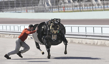 Dieser Roboter wurde gebaut, um in menschenfeindlicher Umgebung ... Dieser Roboter wurde gebaut, um in menschenfeindlicher Umgebung ...