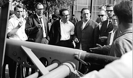 Schriftsteller besuchen 1969 eine Landwirtschaftsmesse in Leipzi... Schriftsteller besuchen 1969 eine Landwirtschaftsmesse in Leipzi...