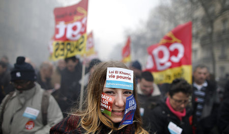 Französische Gewerkschafter und Gewerkschafterinnen protestieren... Französische Gewerkschafter und Gewerkschafterinnen protestieren...